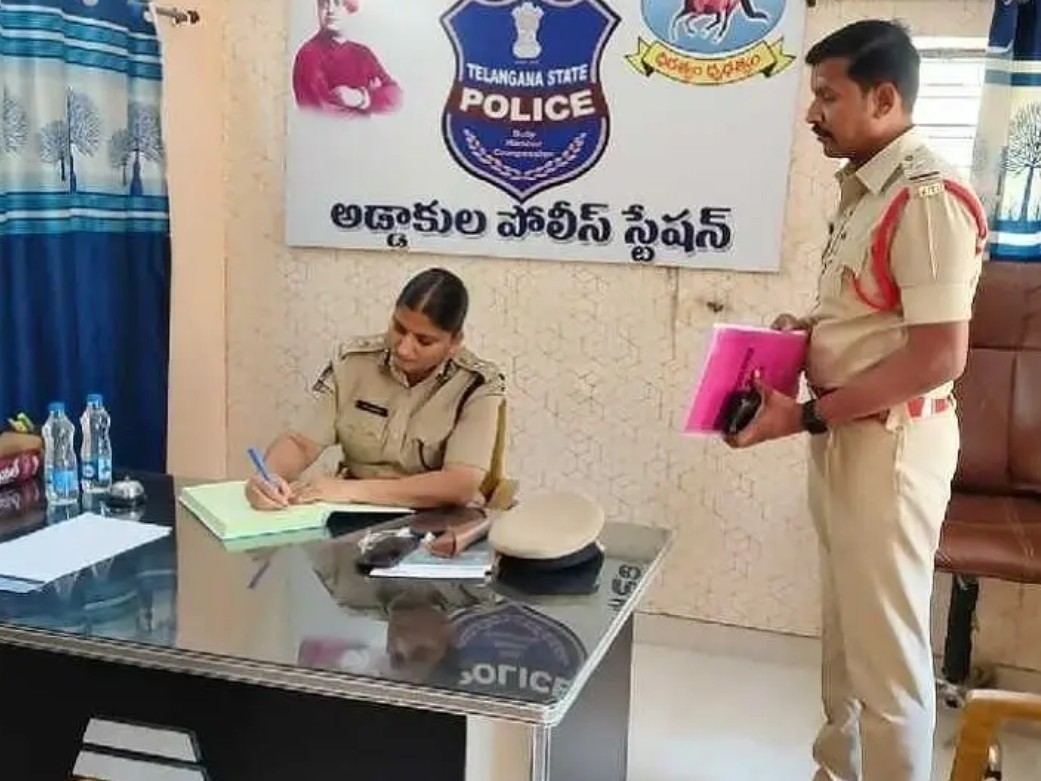 పోలీస్ స్టేషనను తనిఖీ చేసిన జిల్లా ఎస్పీ