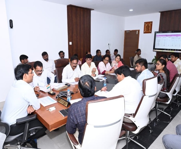 రెవెన్యూ సేవలపై కలెక్టర్ ఫోకస్