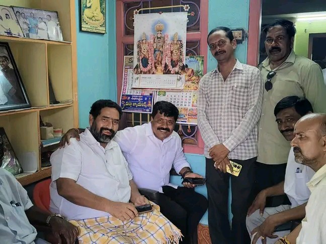 ఎంపీటీసీ ప్రతినిధిని పరామర్శించిన ఎమ్మెల్యే