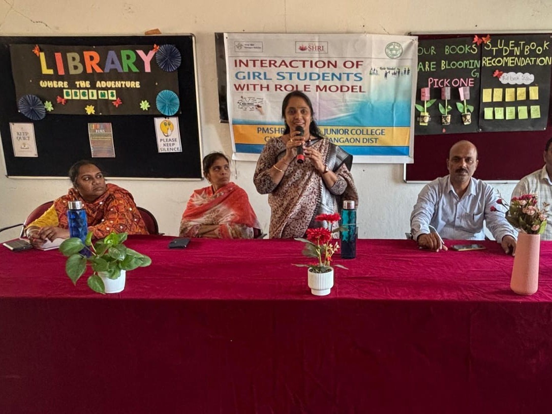 రోల్ మోడల్స్‌తో బాలికల గోష్టి కార్యక్రమం