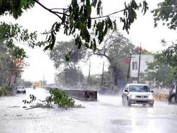 అకాల వర్షం: ఓ వైపు ఉపశమనం.. మరో వైపు ఆందోళన..!