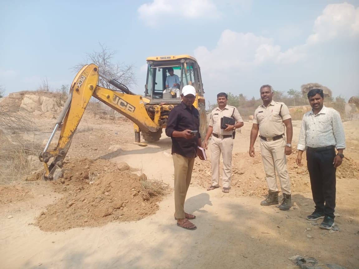 60 టన్నుల ఇసుక సీజ్