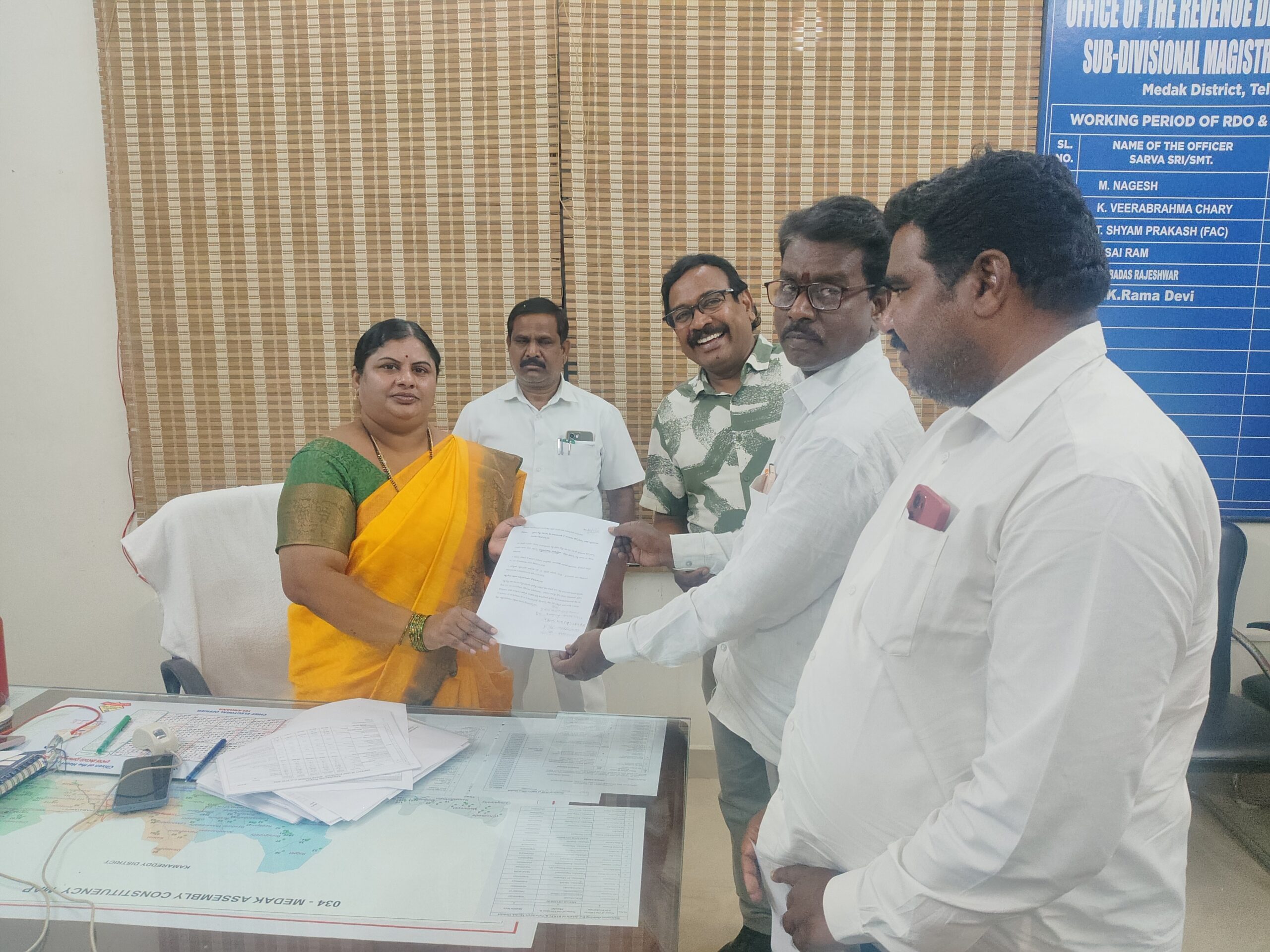 భూ నిర్వాసితులకు న్యాయం చేయాలని వినతి