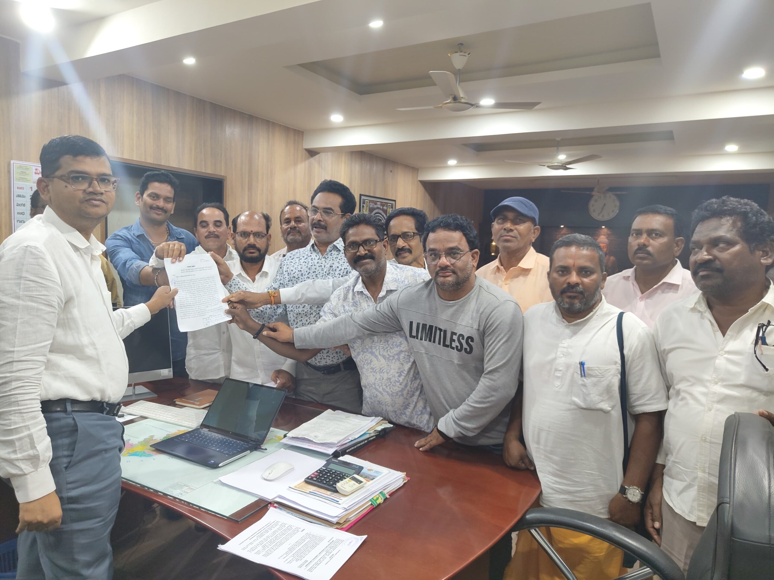 అక్రిడేషన్ సమస్యలపై వినతి