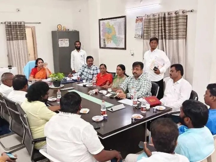 రాజకీయ పార్టీలతో అడిషనల్ కలెక్టర్ భేటీ