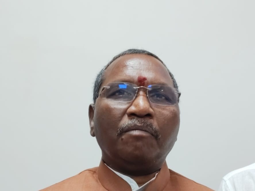 జిల్లాలో ఎస్టీ కమిషన్ ఛైర్మన్ పర్యటన