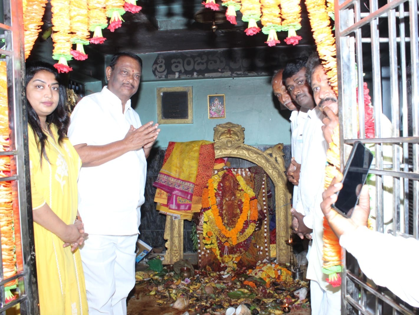 సిరిమాను ఉత్సవంలో పాల్గొన్న ఎమ్మెల్యే