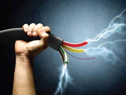 విద్యుదాఘాతంతో జూనియర్ లైన్మెన్‌కు గాయాలు
