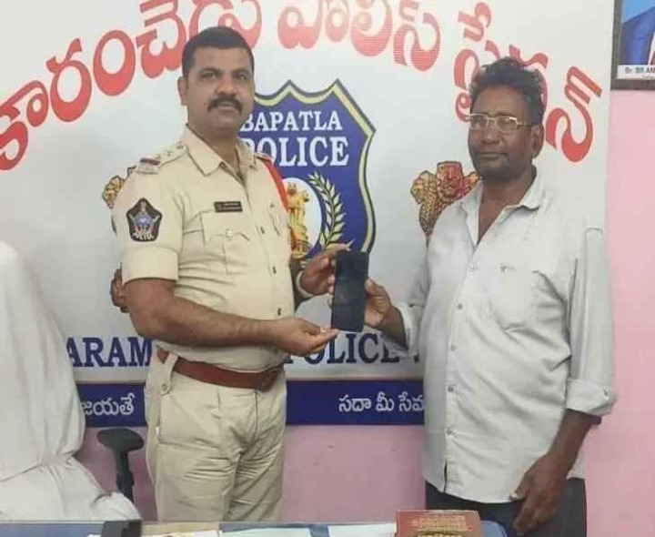 రికవరీ చేసిన ఫోన్ బాధితుడికి అందజేత