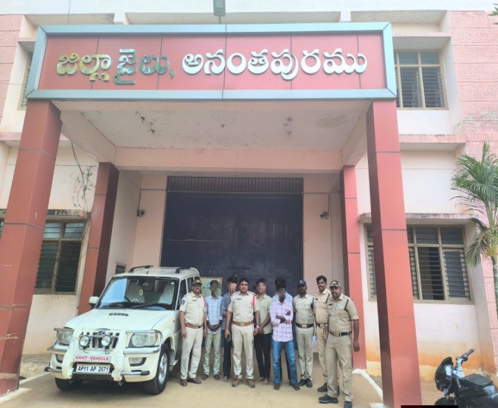 హత్య కేసులో ఐదుగురు నిందితుల అరెస్ట్