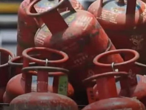 మర్రిగూడ మండలంలో 40 సిలిండర్లు స్వాధీనం