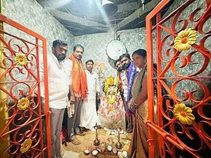 ఎల్లమ్మ తల్లిని దర్శించుకున్న మాజీ ఎమ్మెల్యే