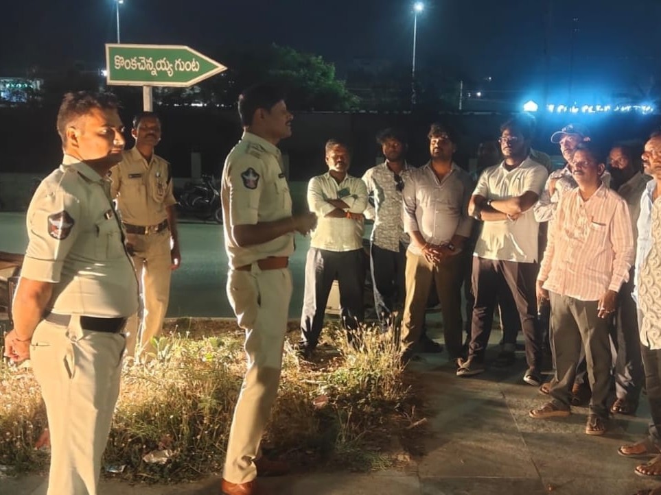 సైబర్ మోసాలపై పోలీసుల అవగాహన