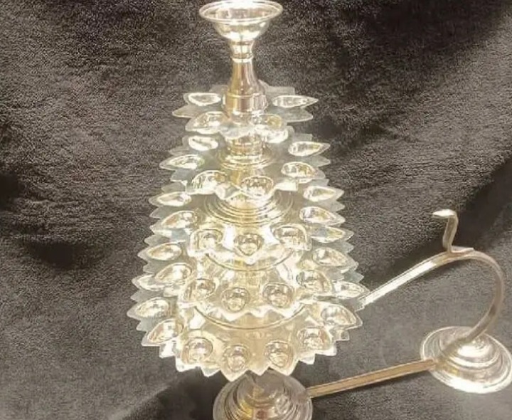 రెండు కేజీల వెండితో గంగమ్మకు పూర్ణ హారతి