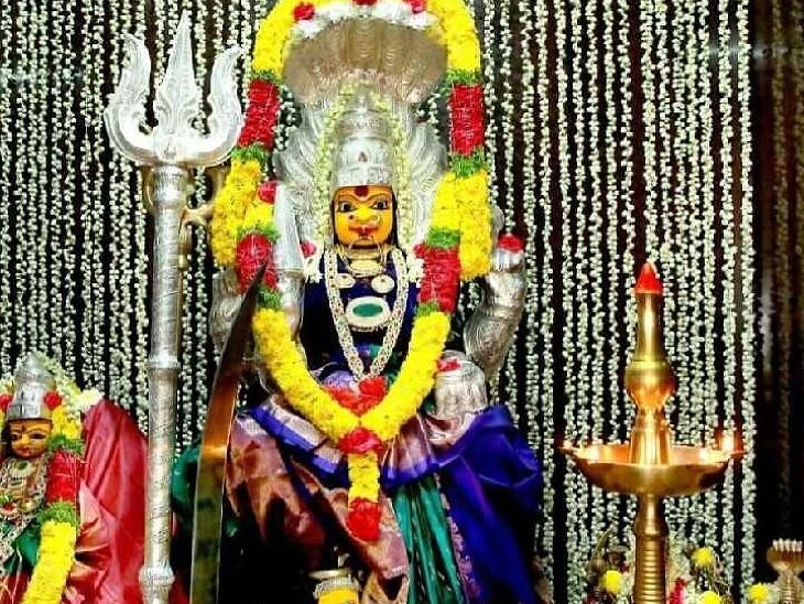 శ్రీరేణుక ఎల్లమ్మ ఆలయానికి బంగారు కలశం