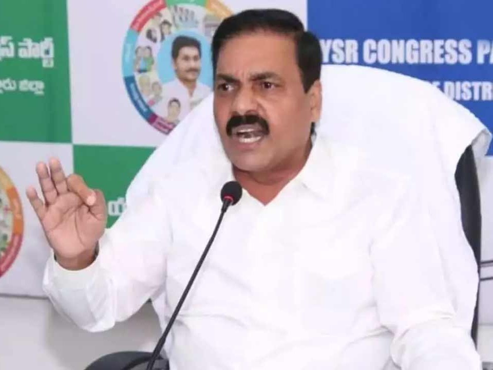 ‘సీసీ పుటేజ్ బయటపెట్టే ధైర్యం ఉందా’
