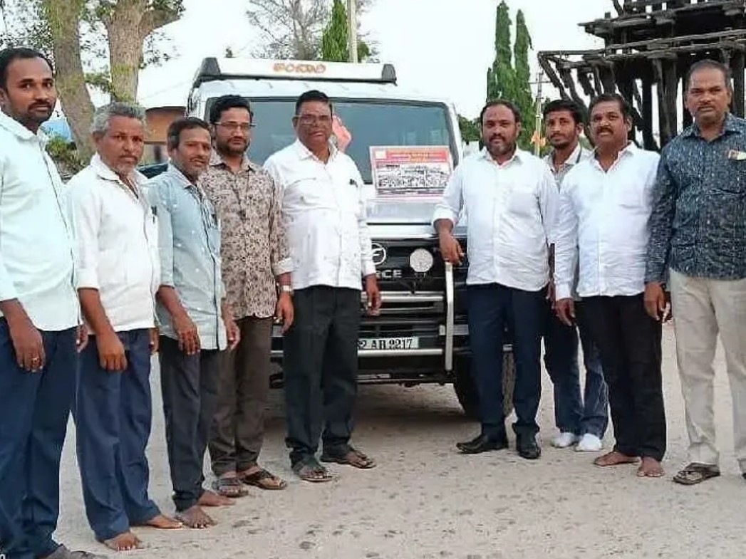 ‘మహా ధర్నా’కు తరలివెళ్లిన మాచర్ల చేనేత కార్మికులు