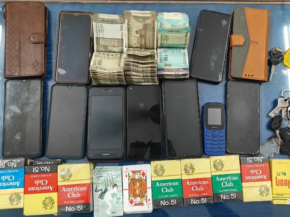 పేకాట స్థావరాలపై దాడి.. 11 మంది అరెస్ట్