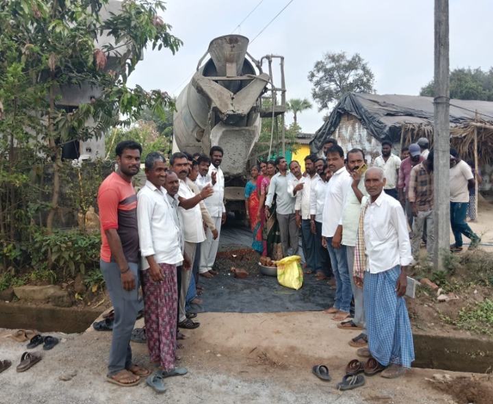 సీసీ రోడ్ల పనులకు శ్రీకారం