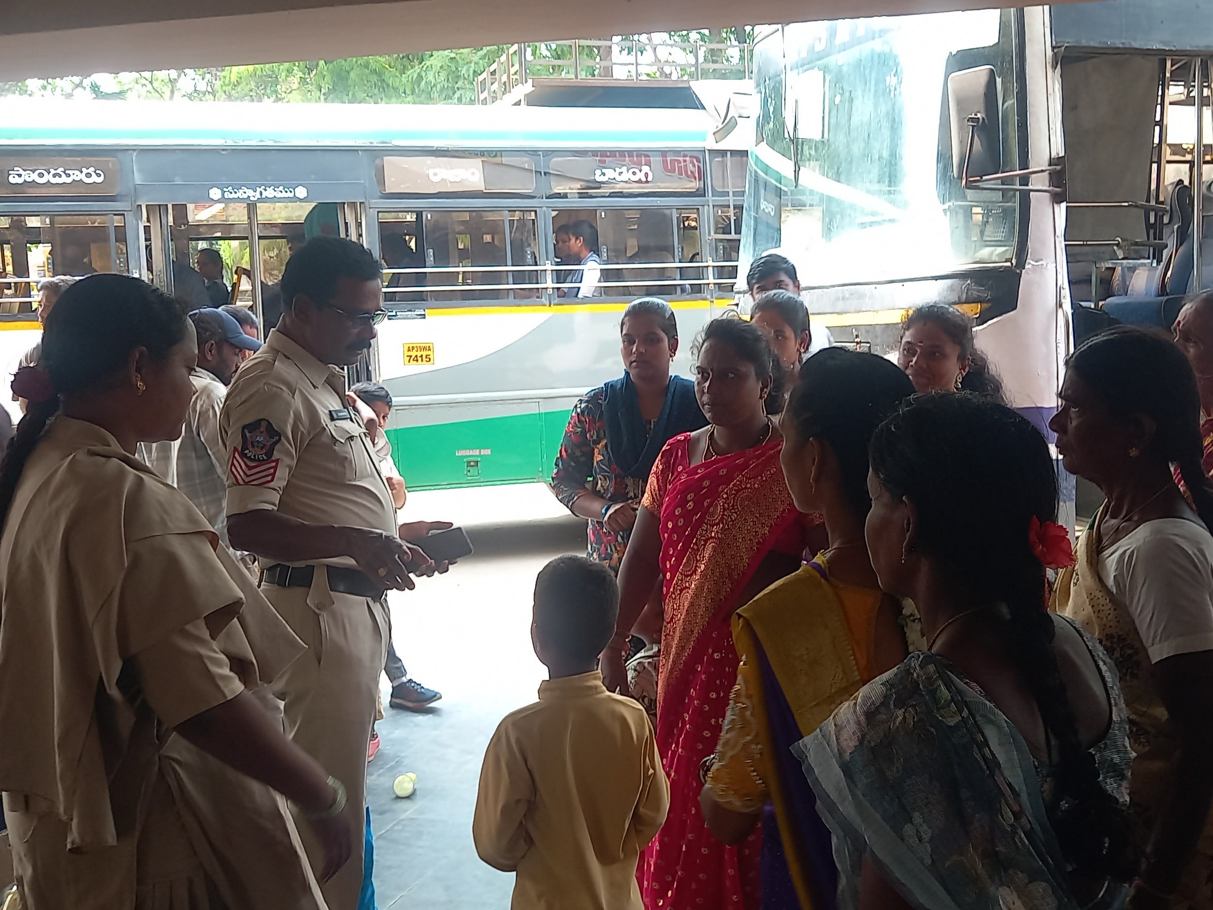 ‘ప్రయాణాలలో అప్రమత్తంగా ఉండాలి’