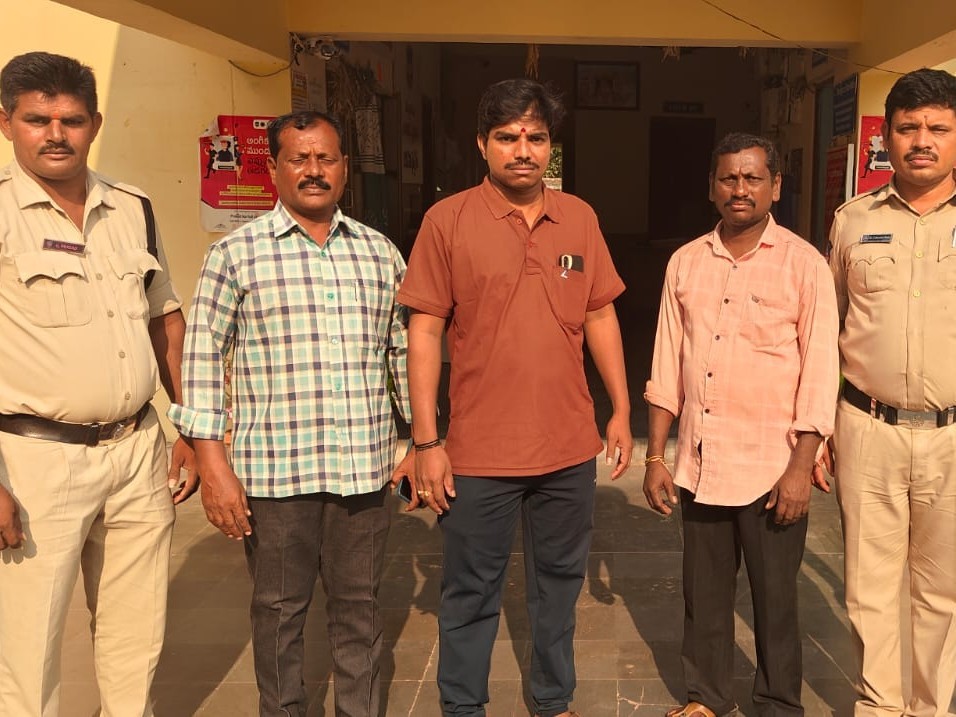 అక్రమ అరెస్టులతో ఉద్యమాలను ఆపలేరు: SFI