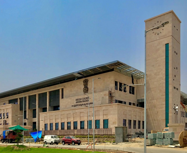 హైకోర్టులో 300 పోస్టులకు నోటిఫికేషన్