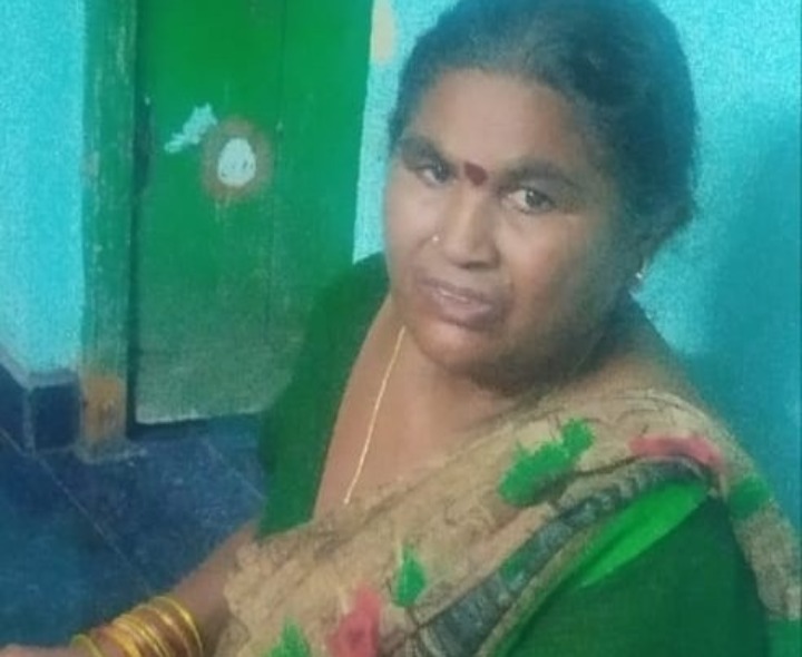 వృద్ధురాలను కాపాడిన సర్పంచ్