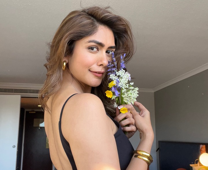 దర్శకులు అలా రాయడమే గొప్ప పురస్కారం: మృణాల్