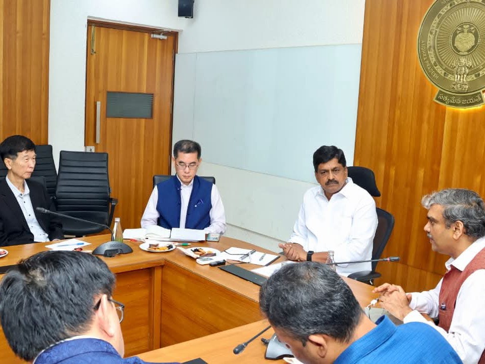 సింగపూర్ బృందంతో పయ్యావుల భేటీ