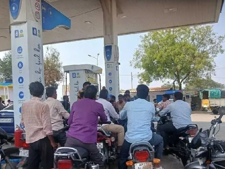 పెట్రోల్, డీజిల్ కోసం వాహనదారుల అవస్థలు..!