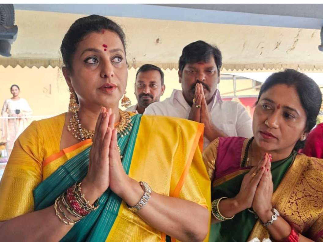 విఘ్నేశ్వరుని దర్శించుకున్న మాజీ మంత్రి రోజా