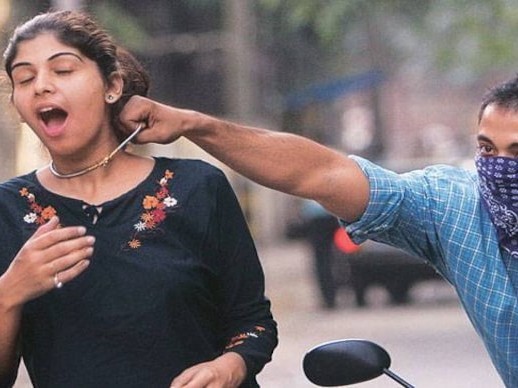 మహిళ తాళిబొట్టు లాక్కెళ్లిన దుండగులు