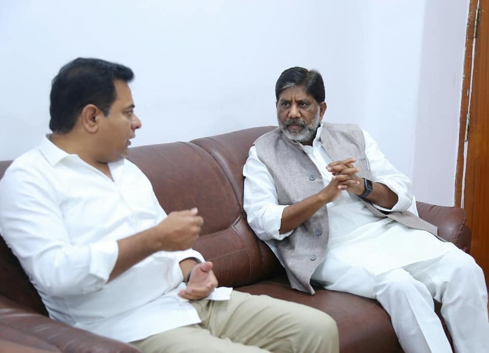 డిప్యూటీ సీఎం భట్టిని కలిసిన కేటీఆర్