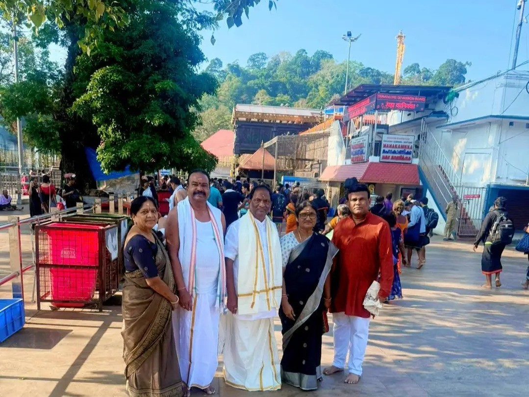 శబరిమల సేవలో మాజీ మంత్రి, మాజీ ఎమ్మెల్యే దంపతులు