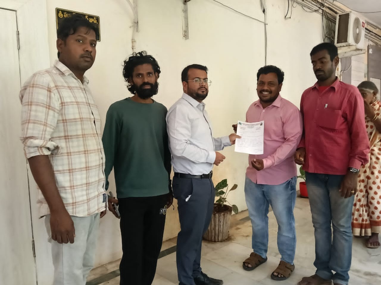 నిరుద్యోగుల సమస్యలపై జేసీకి వినతి