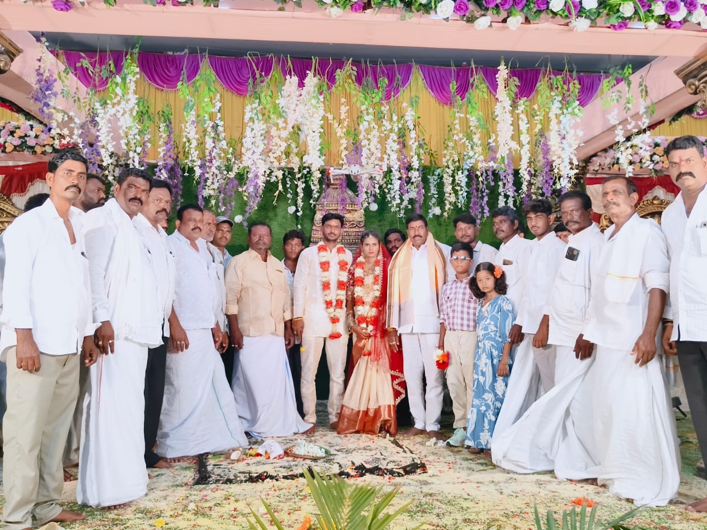 గుత్తిలో వివాహానికి వేడుకకు హాజరైన ఎమ్మెల్యే