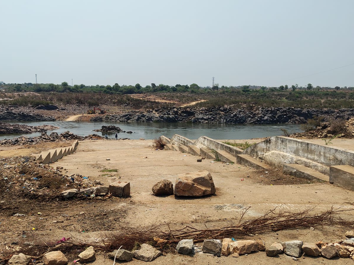 నీటి విడుదల.. రాకపోకలు బంద్