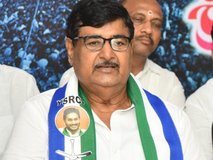 ‘మొక్కజొన్న రైతులను ఆదుకోండి’