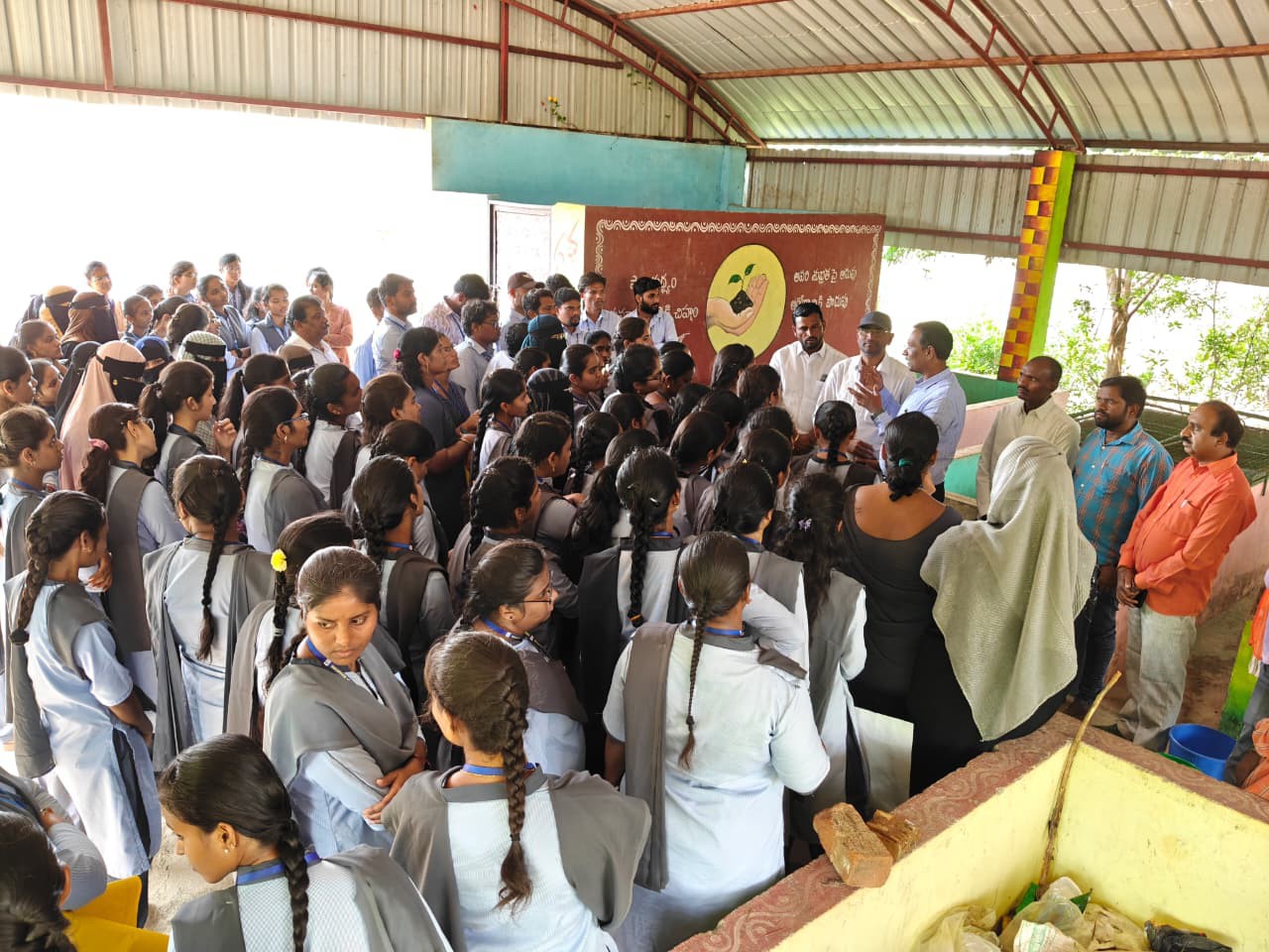 వ్యర్థాల నిర్వహణపై విద్యార్థులకు అవగాహన