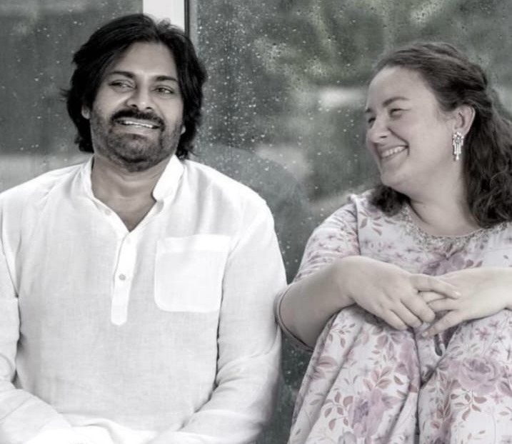 సోష‌ల్ మీడియాలోకి ఎంట్రీ ఇచ్చిన ప‌వ‌న్ భార్య