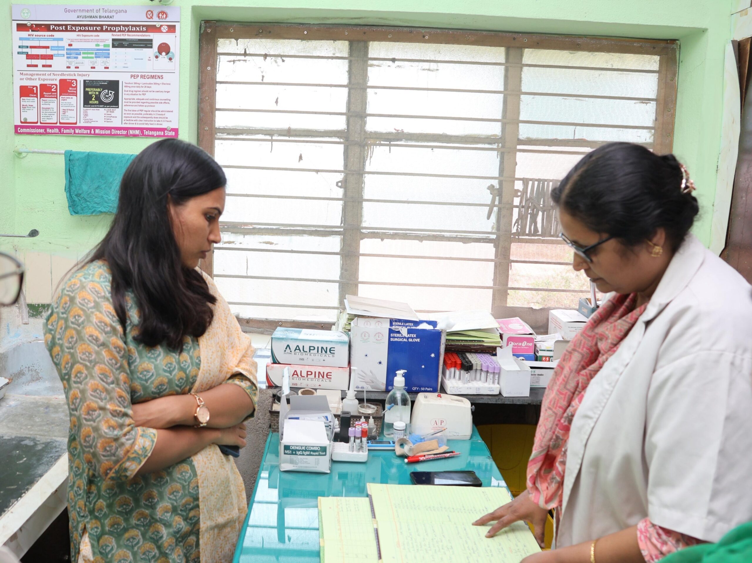 ఆరోగ్య కేంద్రాన్ని సందర్శించిన కలెక్టర్
