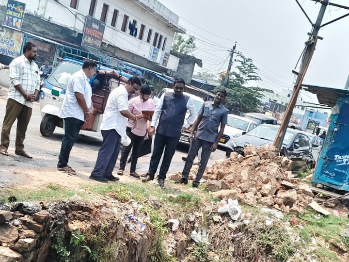 ‘పారిశుద్ధ్య నిర్వహణలో నిర్లక్ష్యం పనికిరాదు’