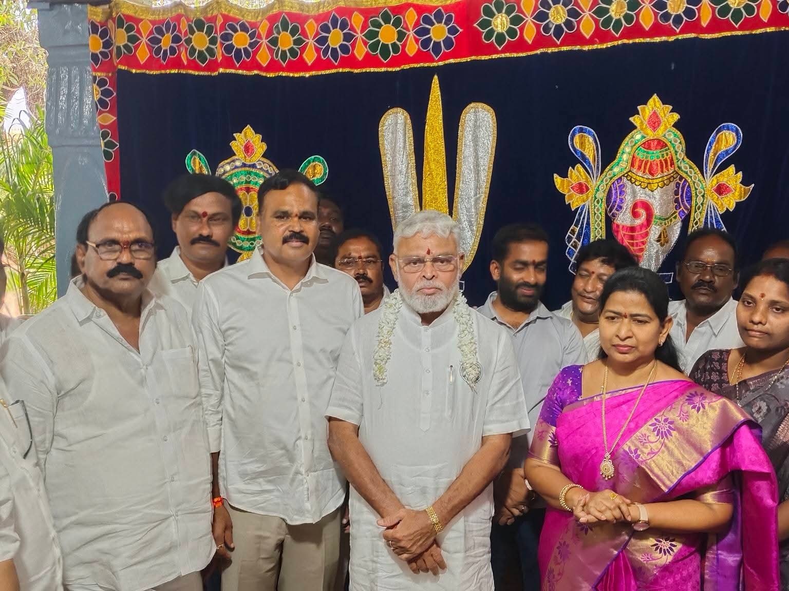 చిన్న వెంకన్న సన్నిధిలో మాజీ మంత్రి