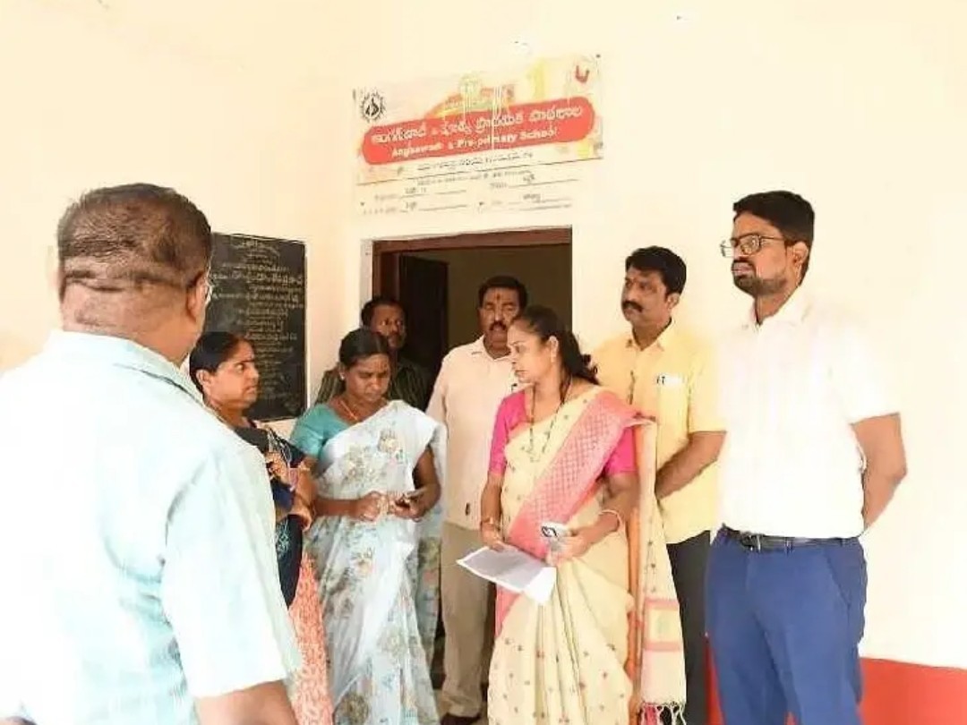 అంగన్వాడీ కేంద్రాన్ని తనిఖీ చేసిన కలెక్టర్