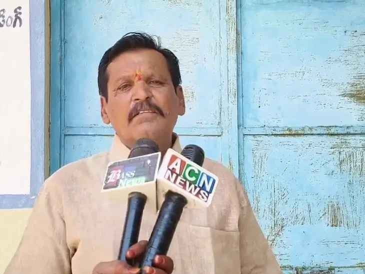 వైసీపీ కార్యకర్తలను దూషించడం ఏంటి: ZPTC