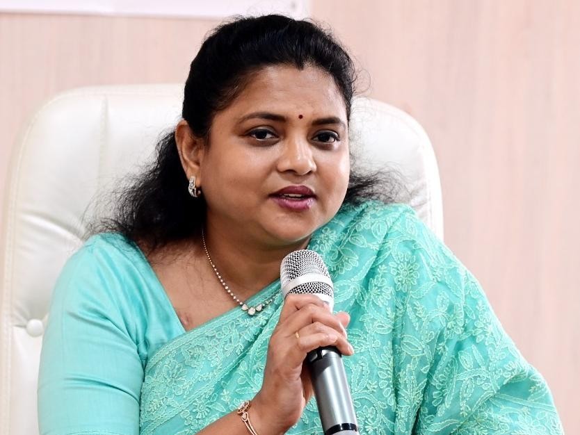 ఎండ నుంచి అప్రమత్తంగా ఉండాలి: కలెక్టర్