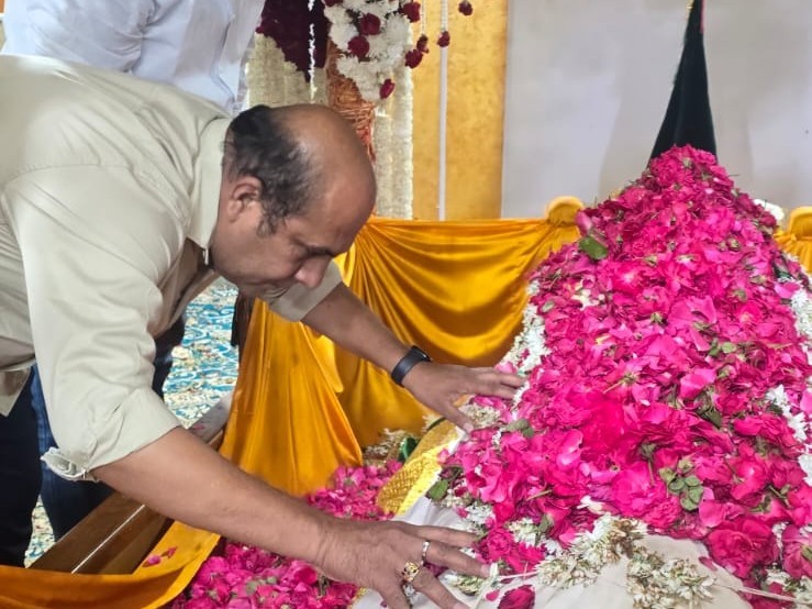 హజరత్ షా దర్గాను సందర్శించిన BRS జిల్లా అధ్యక్షుడు