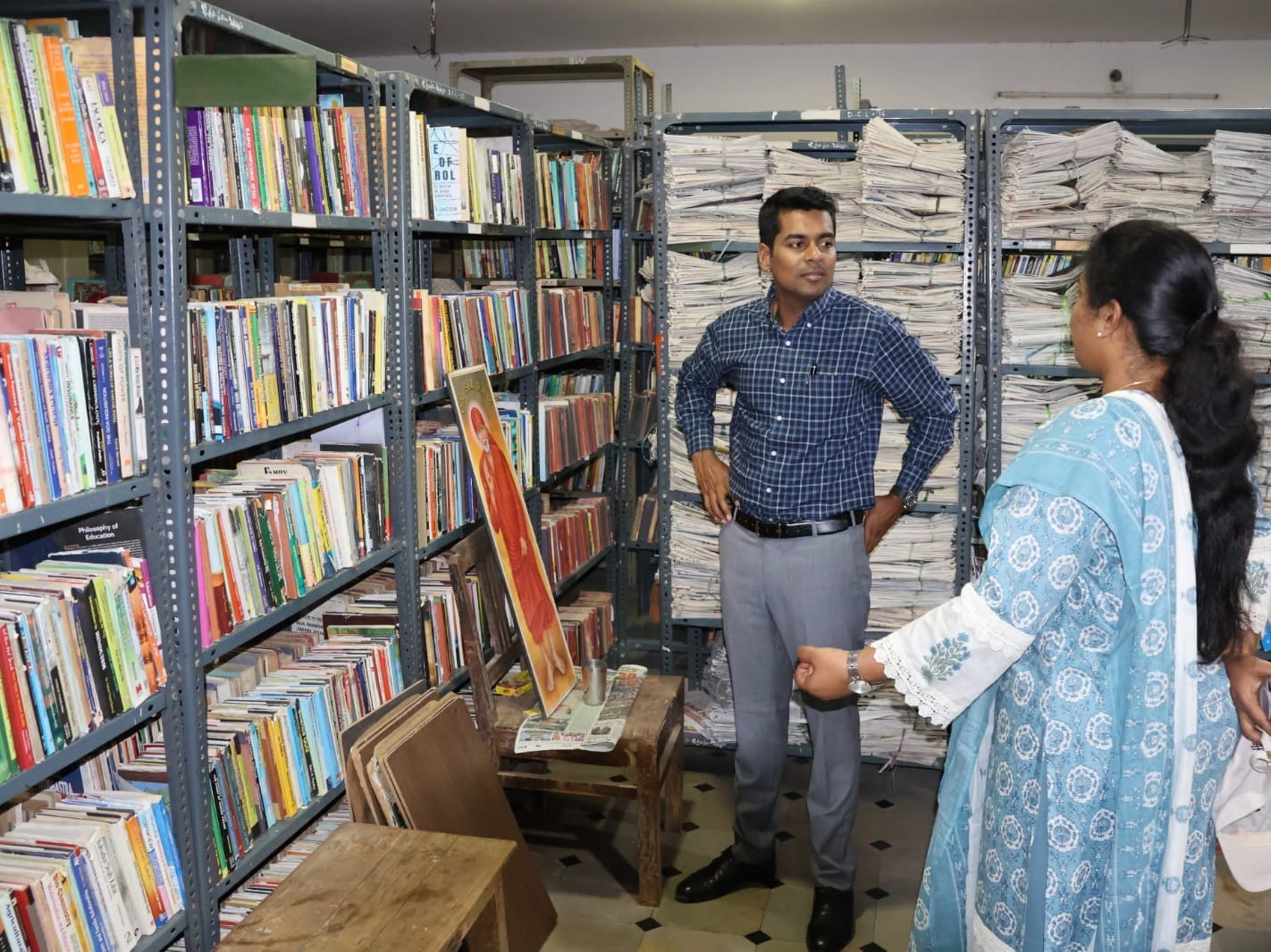 గ్రంథాలయ అభివృద్ధి పనులను తనిఖీ చేసిన కలెక్టర్