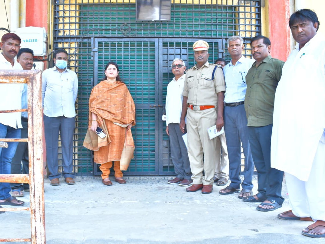 ఈవీఎం గోదాములను పర్యవేక్షించిన కలెక్టర్