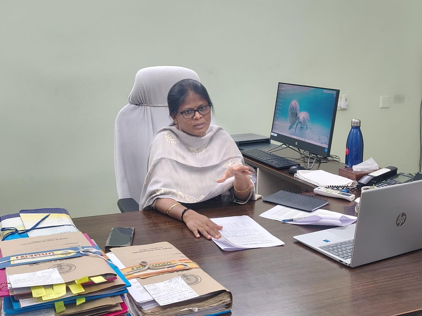 రాజకీయ పార్టీ నాయకులతో సమావేశం